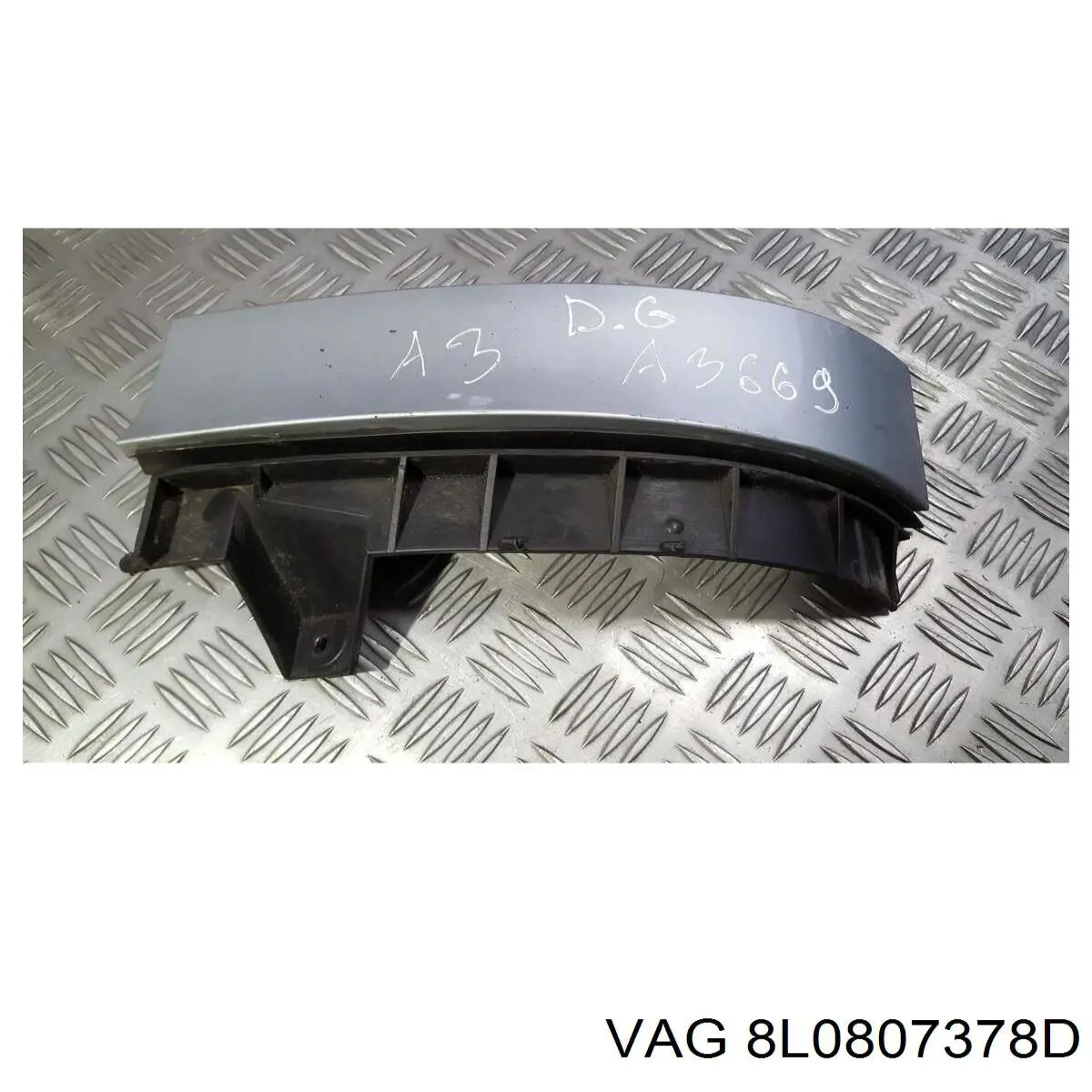 8L0807378D VAG soporte de guía para parachoques trasero, derecho