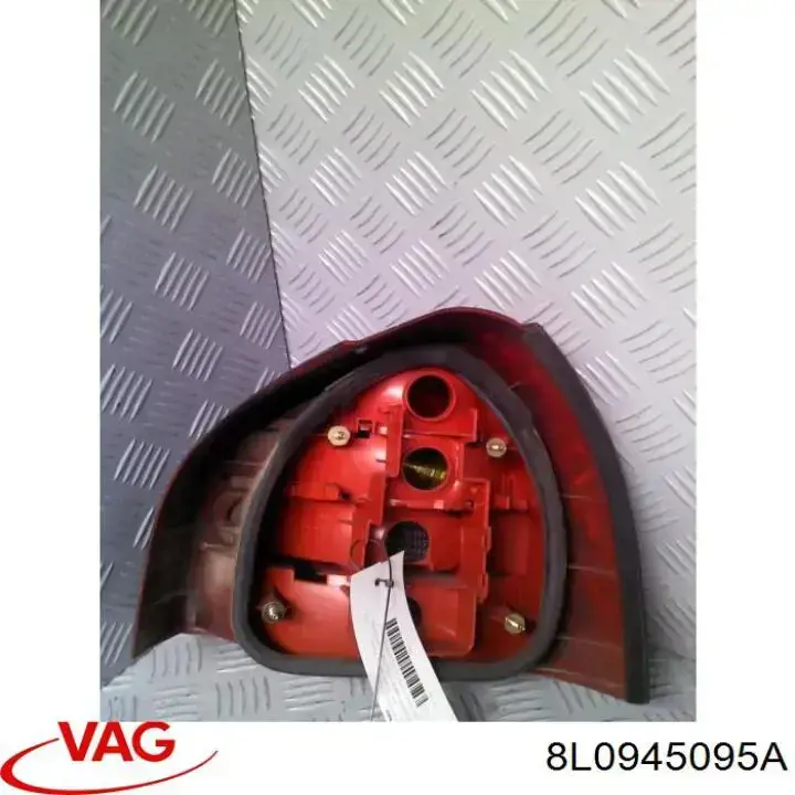 Piloto trasero izquierdo VAG 8L0945095A