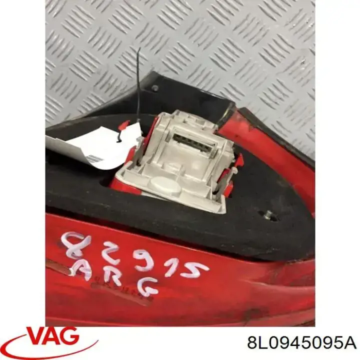 Piloto trasero izquierdo VAG 8L0945095A precio, desde 46,46 EUR