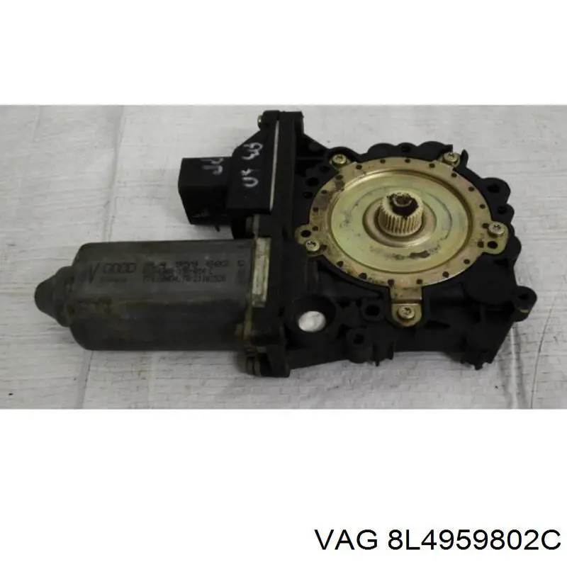 Motor del elevalunas de la puerta delantera VAG 8L4959802C precio, desde 523,06 EUR