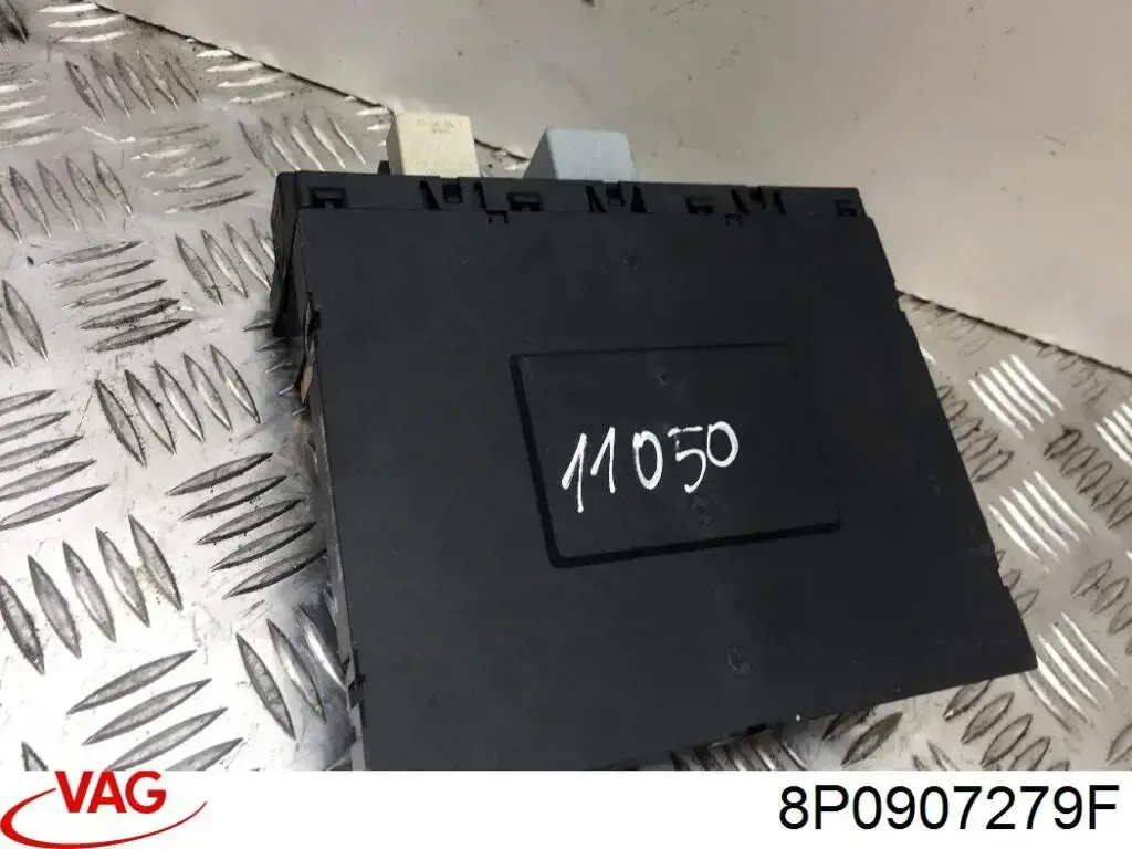  8P0907279F VAG
