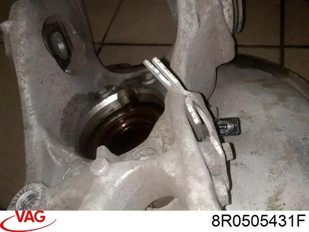 Mangueta trasera izquierda VAG 8R0505431F precio, desde 194,57 EUR