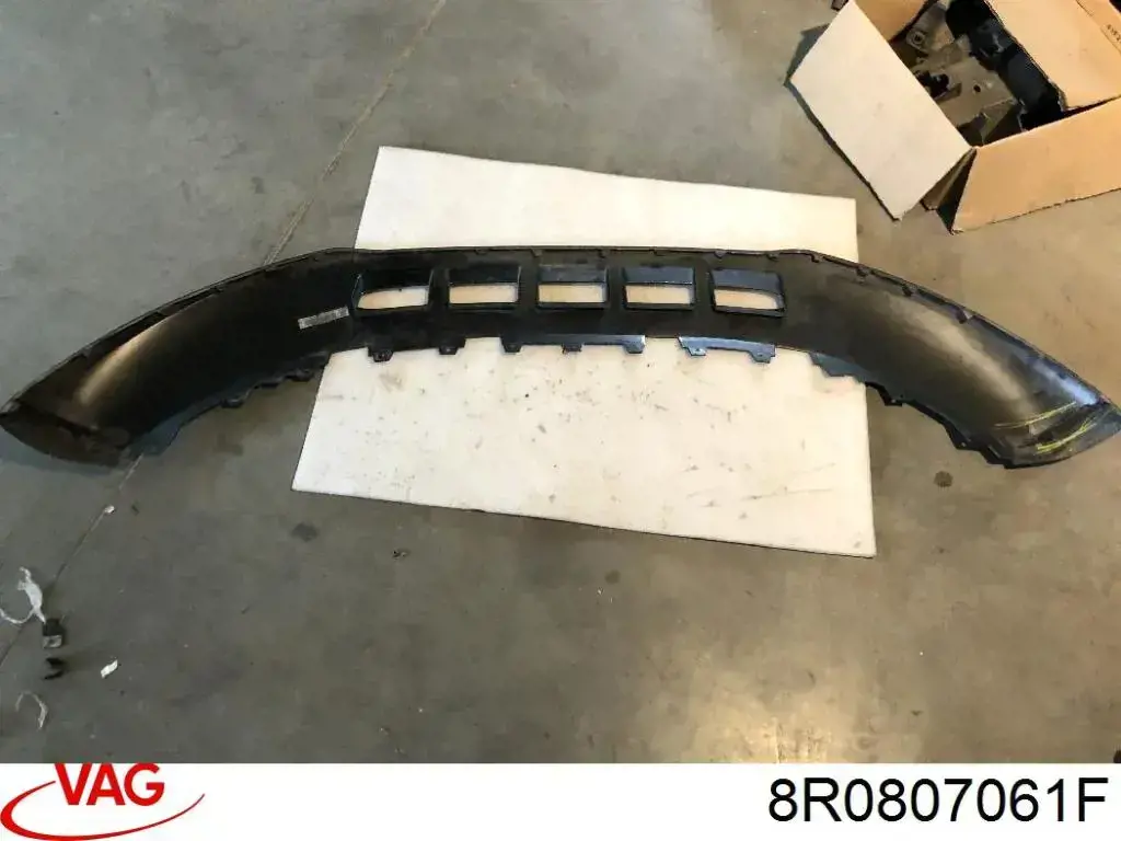 Comprar 8R0807061F VAG Alerón parachoques delantero