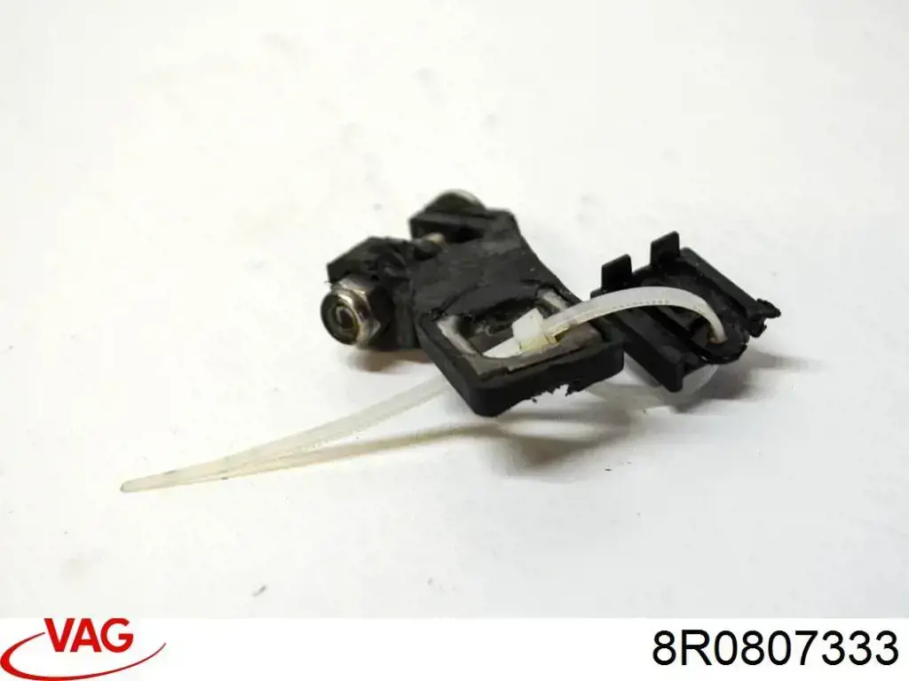 Soporte de parachoques delantero izquierdo 8R0807333 VAG