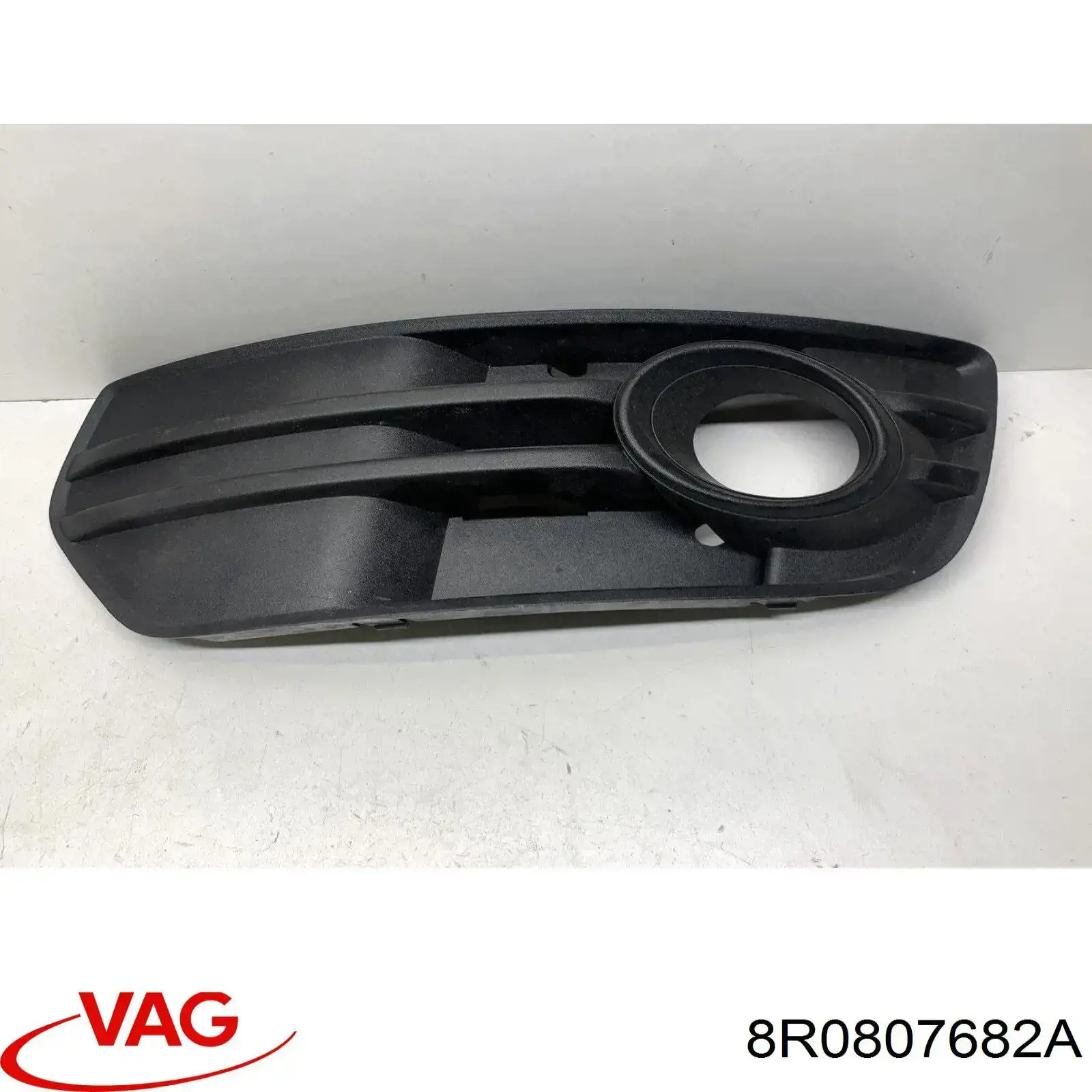 Comprar 8R0807682A VAG Tapa de rejilla de faro antiniebla delantero derecho