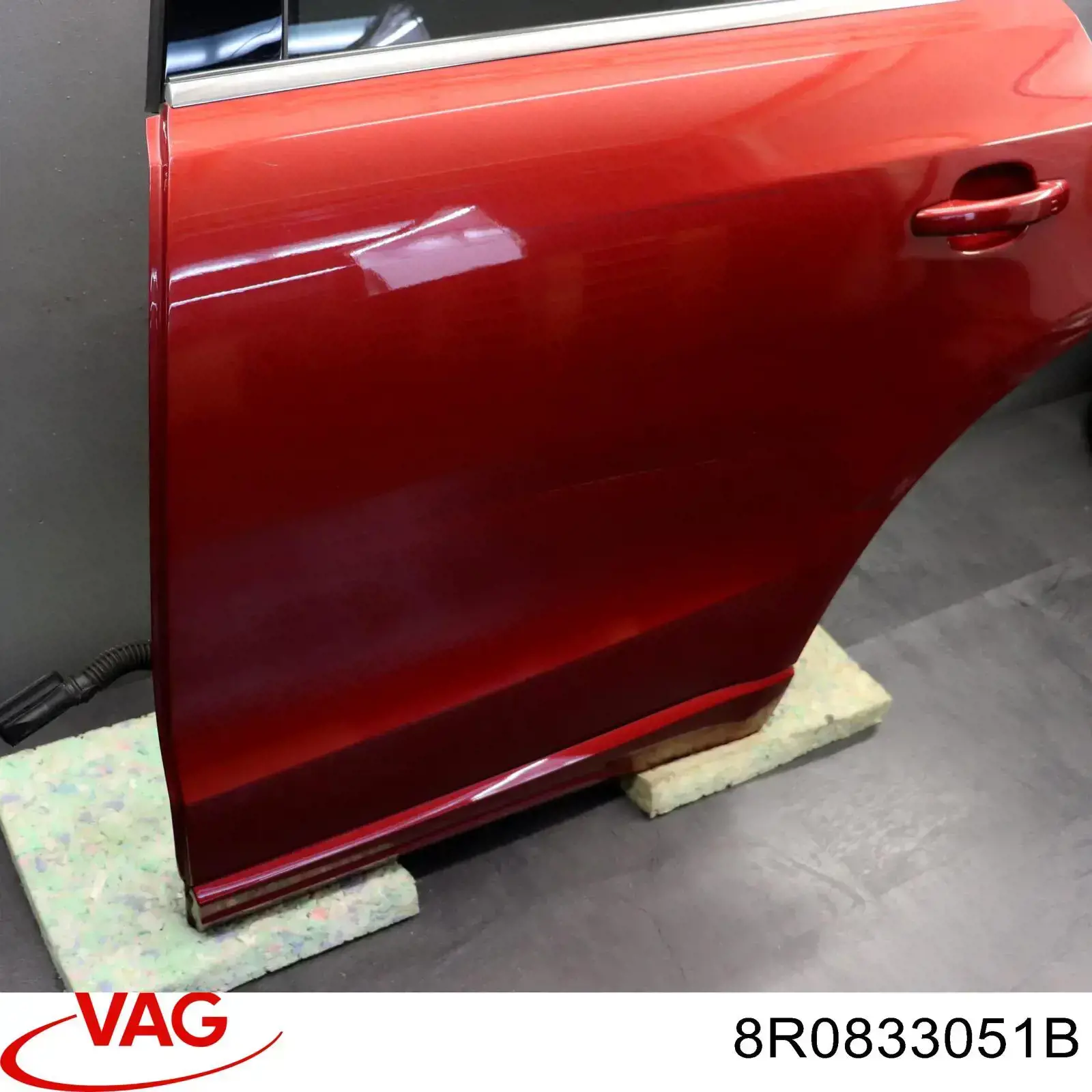 Puerta trasera izquierda VAG 8R0833051B