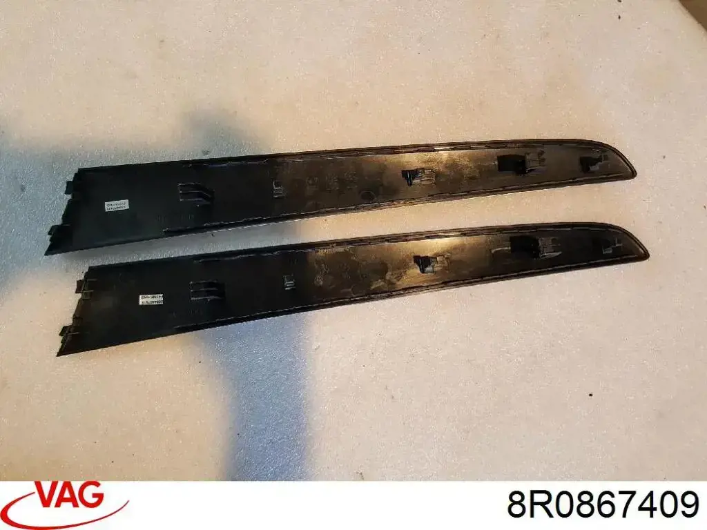 Comprar 8R0867409 VAG Embellecedor de puerta trasera izquierda