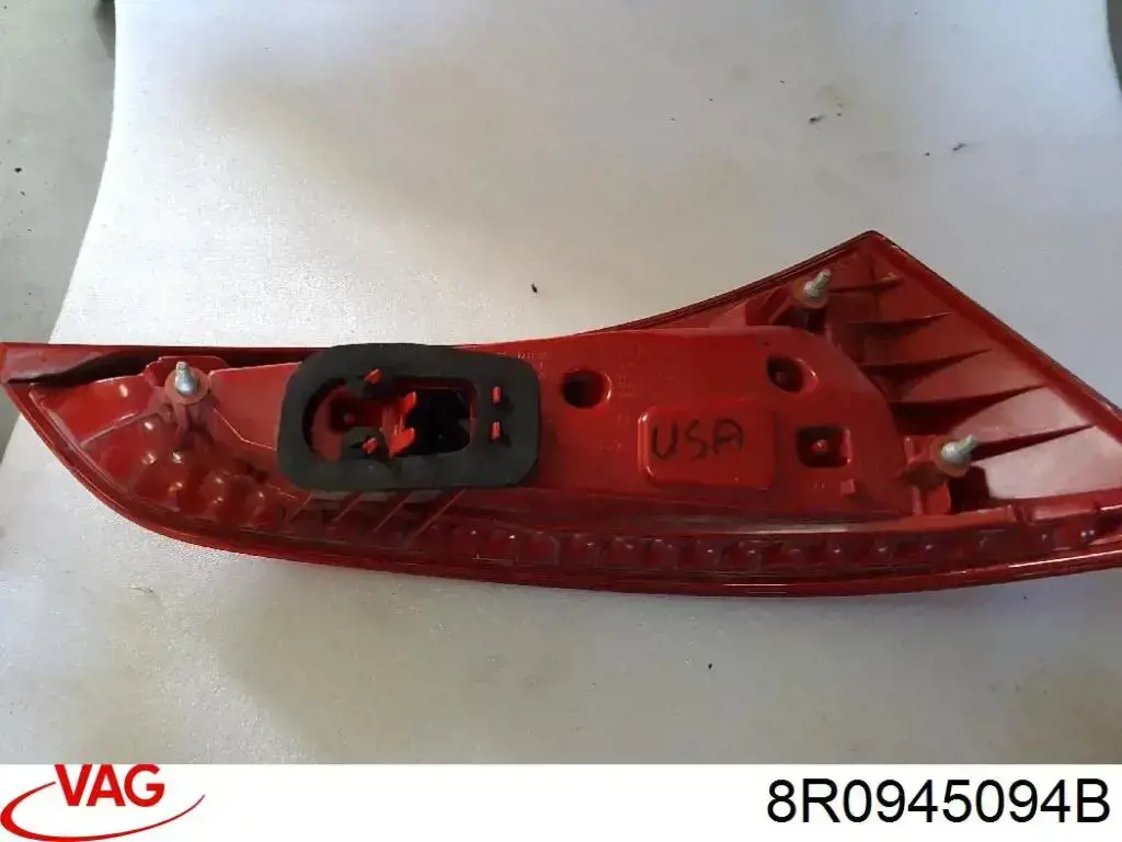 Piloto trasero derecho VAG 8R0945094B