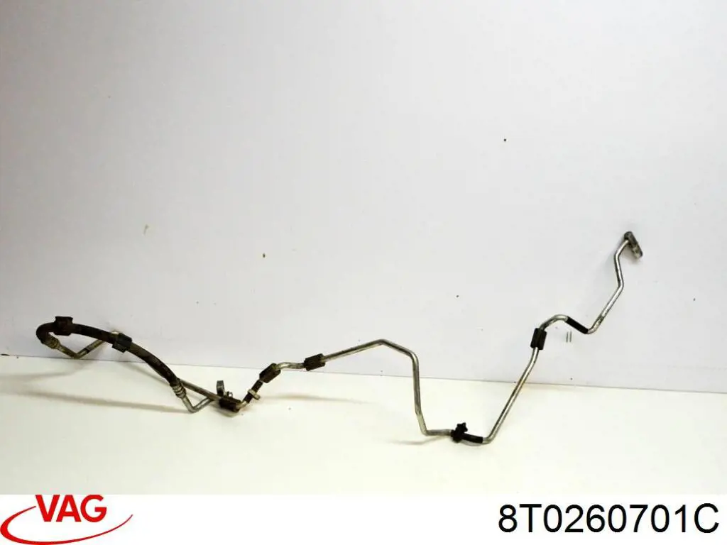Manguera de aire acondicionado de compresor al condensador 8T0260701C VAG