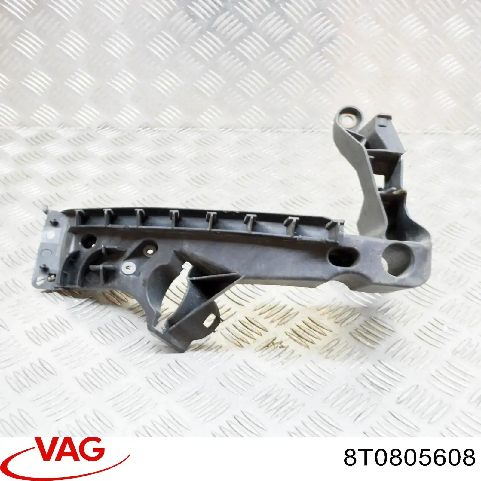 Soporte de fijación del faro delantero derecho VAG 8T0805608 precio, desde 56,78 EUR
