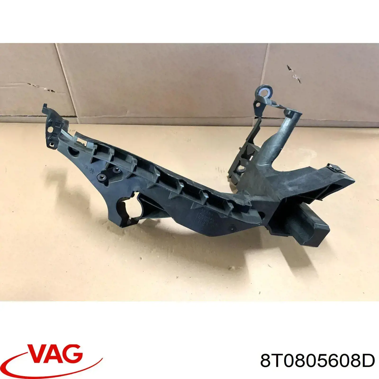 Comprar 8T0805608D VAG Soporte de fijación del faro delantero derecho