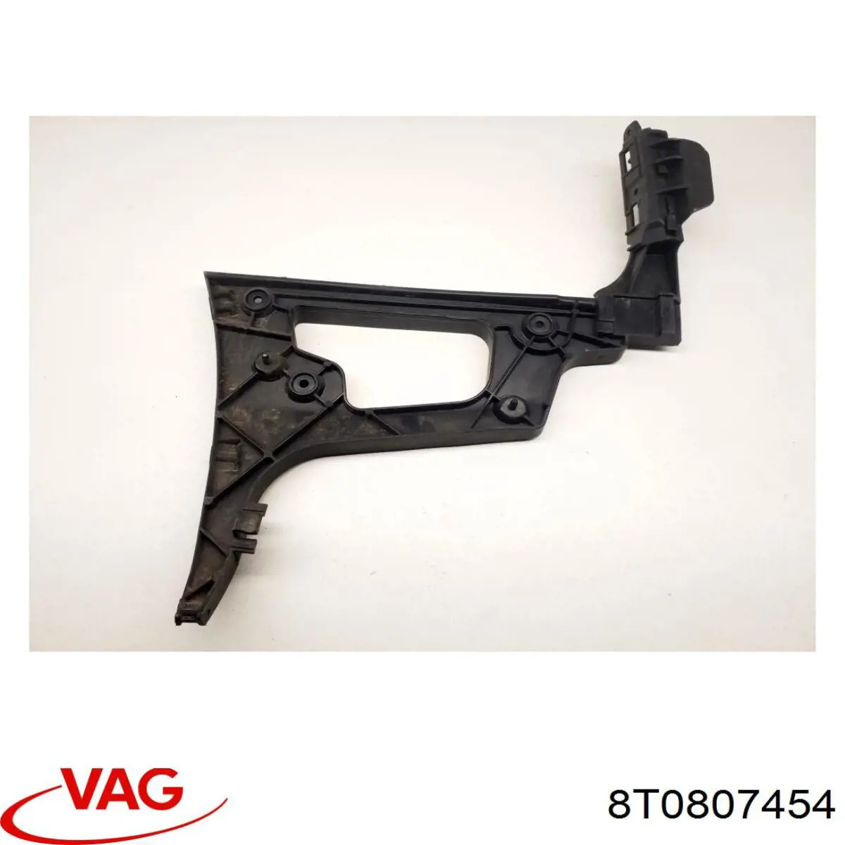 Soporte de parachoques trasero derecho VAG 8T0807572