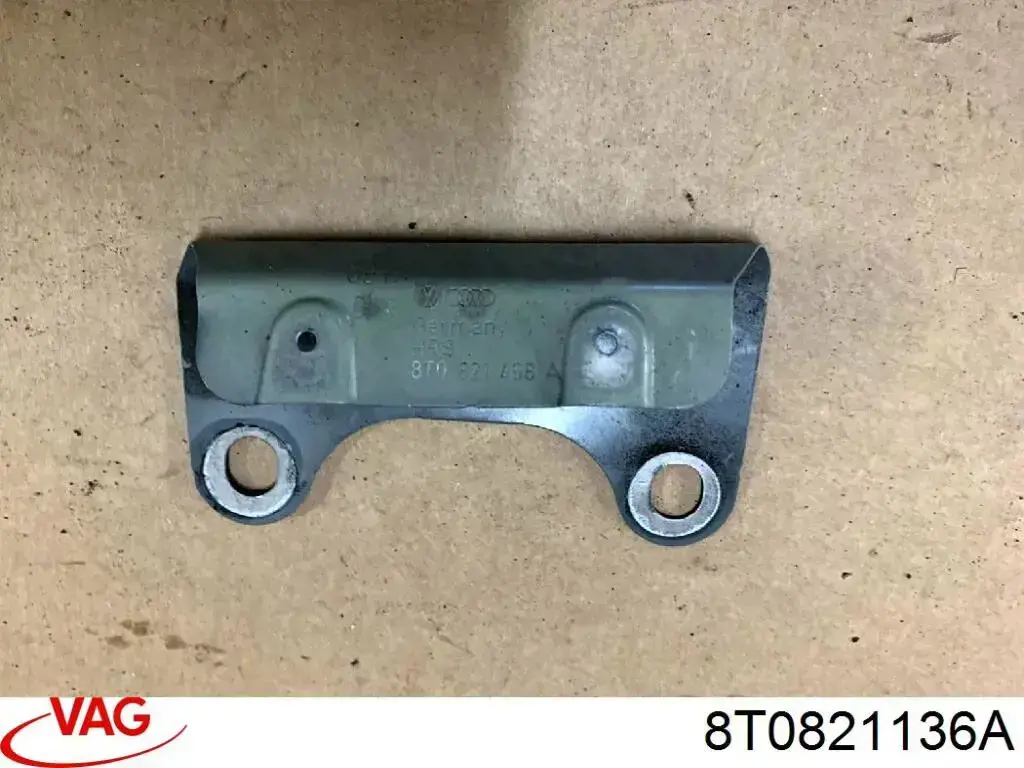 Soporte delantero de guardabarros delantero derecho 8T0821136G VAG