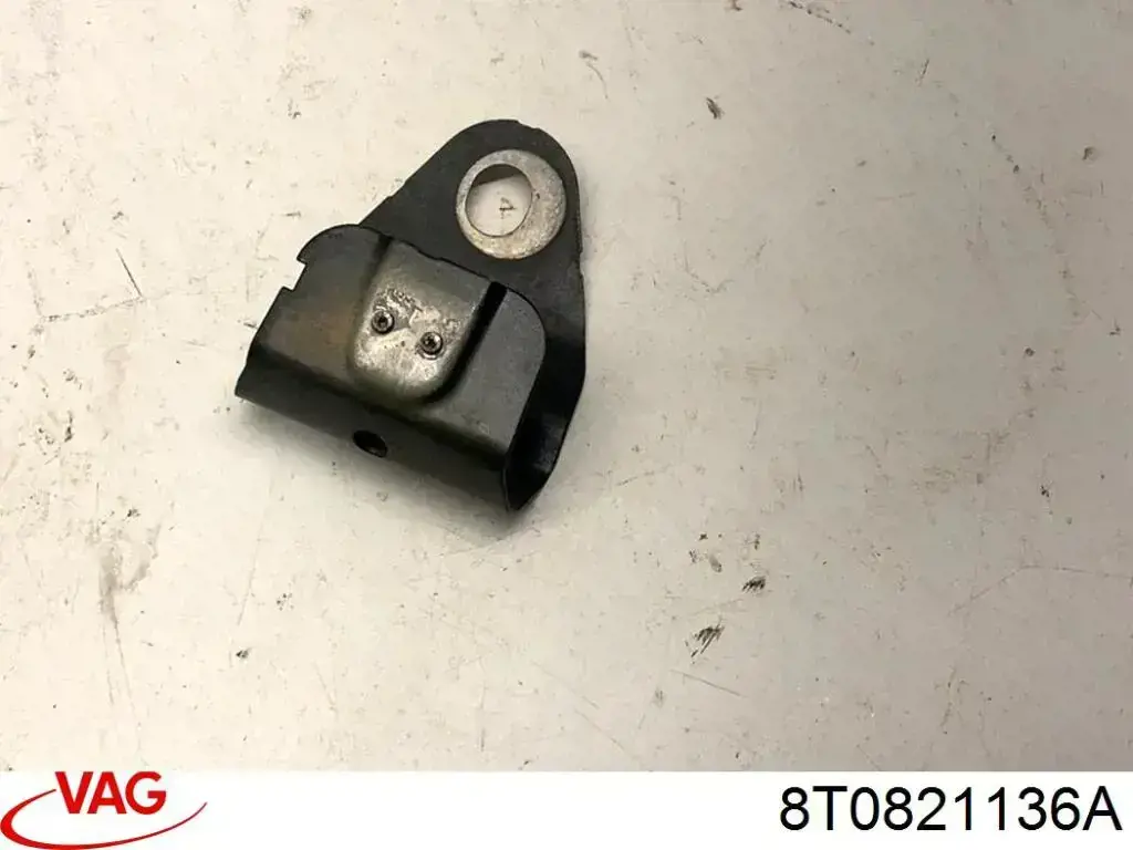 Soporte delantero de guardabarros delantero derecho VAG 8T0821136G