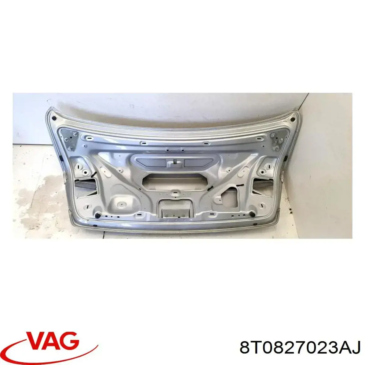 Puerta trasera 8T0827023AJ VAG