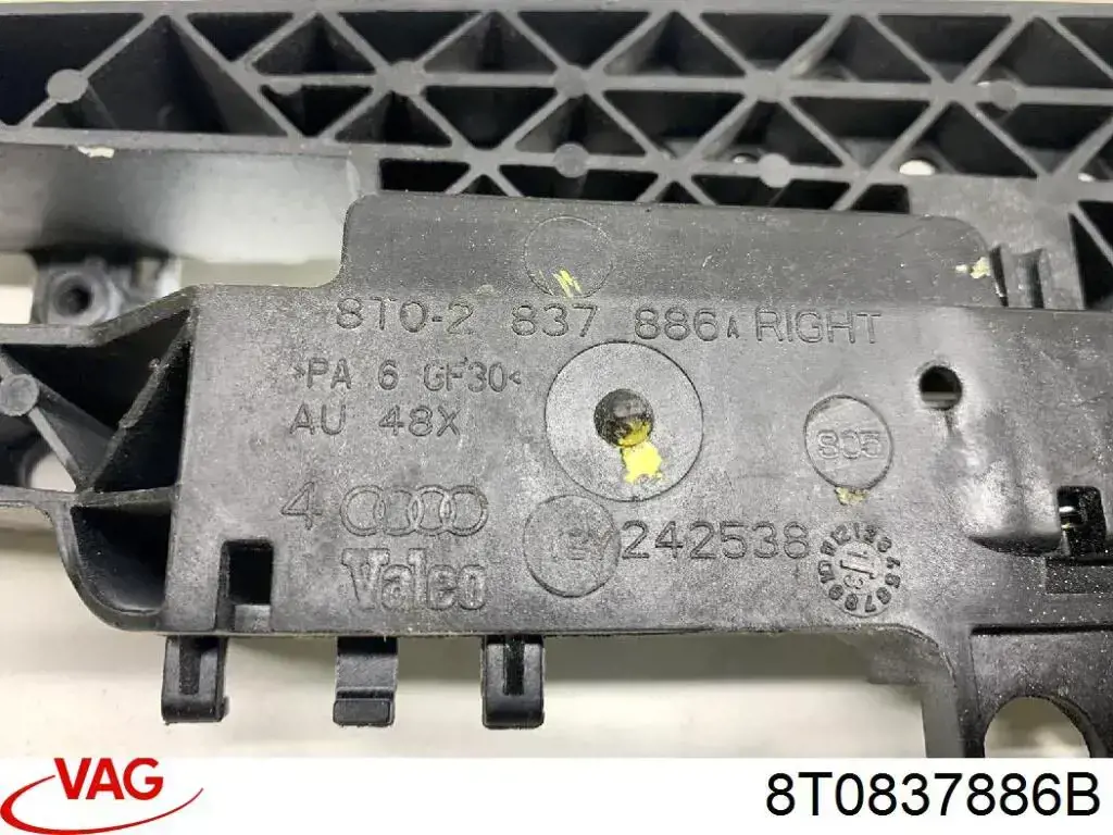 Soporte de manija exterior de puerta trasera derecha 8T0837886B VAG