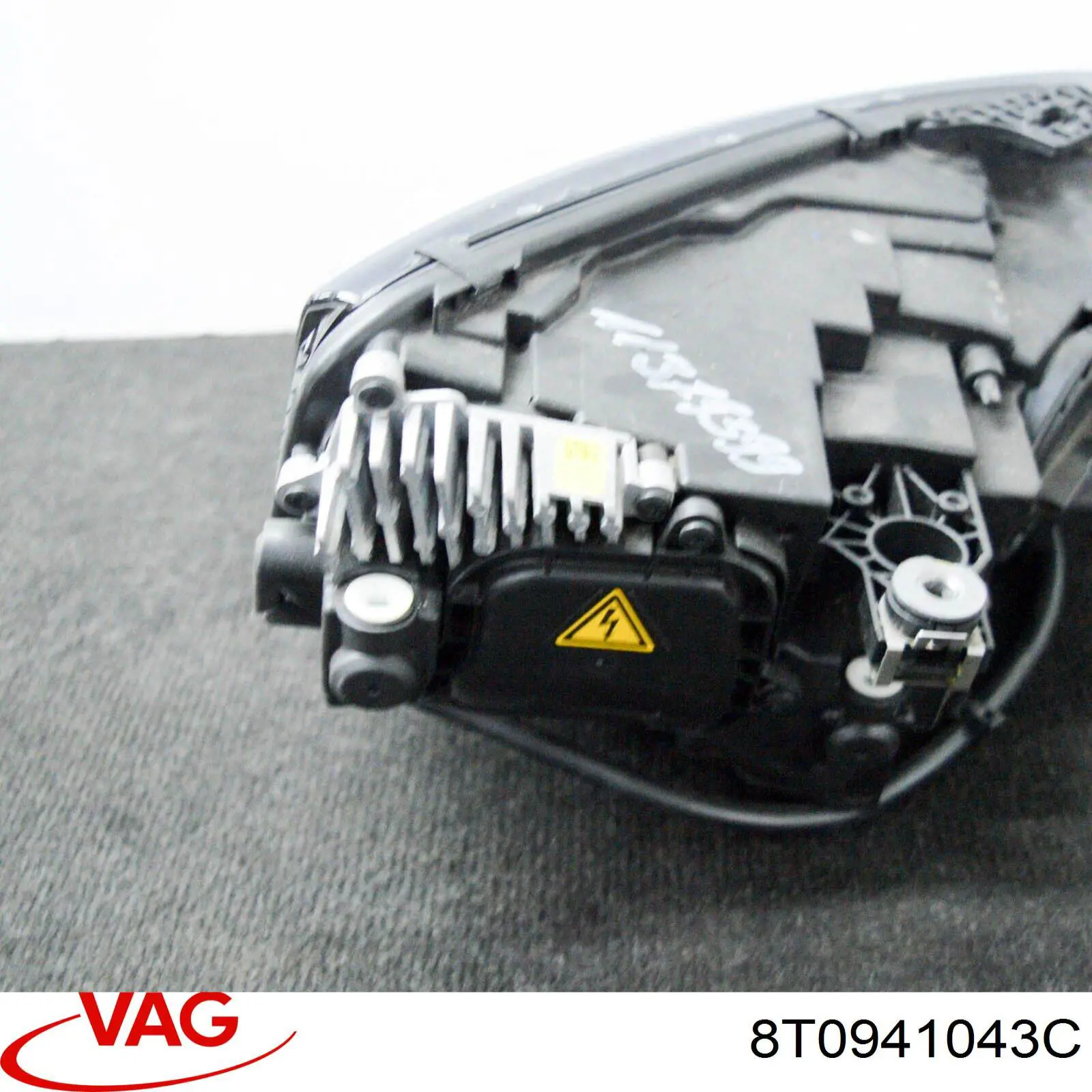Comprar 8T0941043C VAG Faro delantero izquierdo