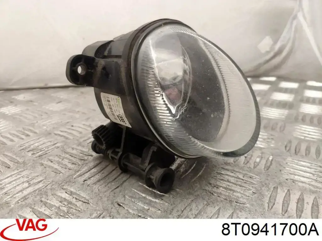 8T0941700M VAG Faro antiniebla derecho