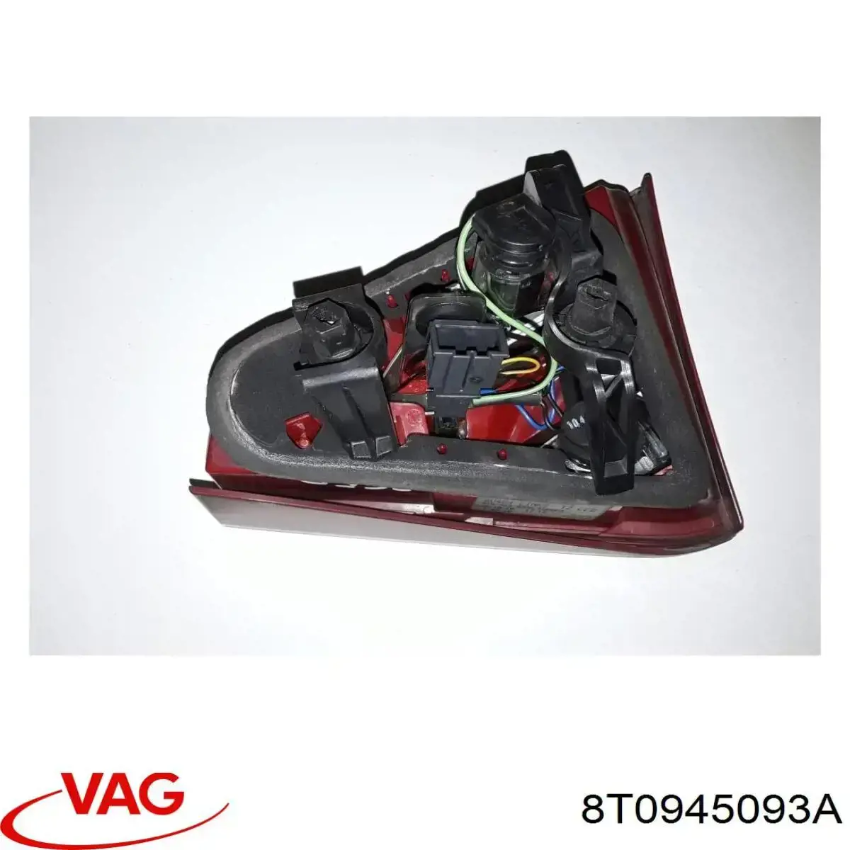 Piloto trasero interior izquierdo 8T0945093A VAG