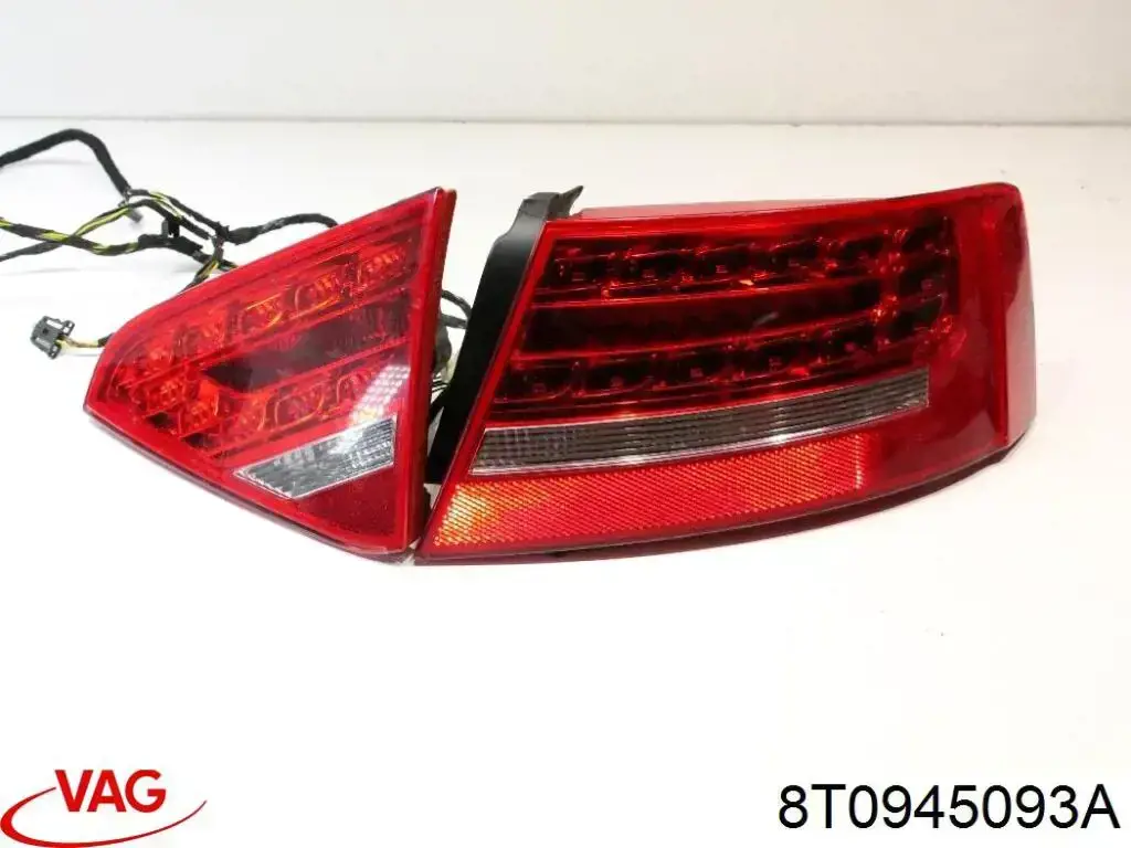 Piloto trasero interior izquierdo VAG 8T0945093A precio, desde 63,89 EUR