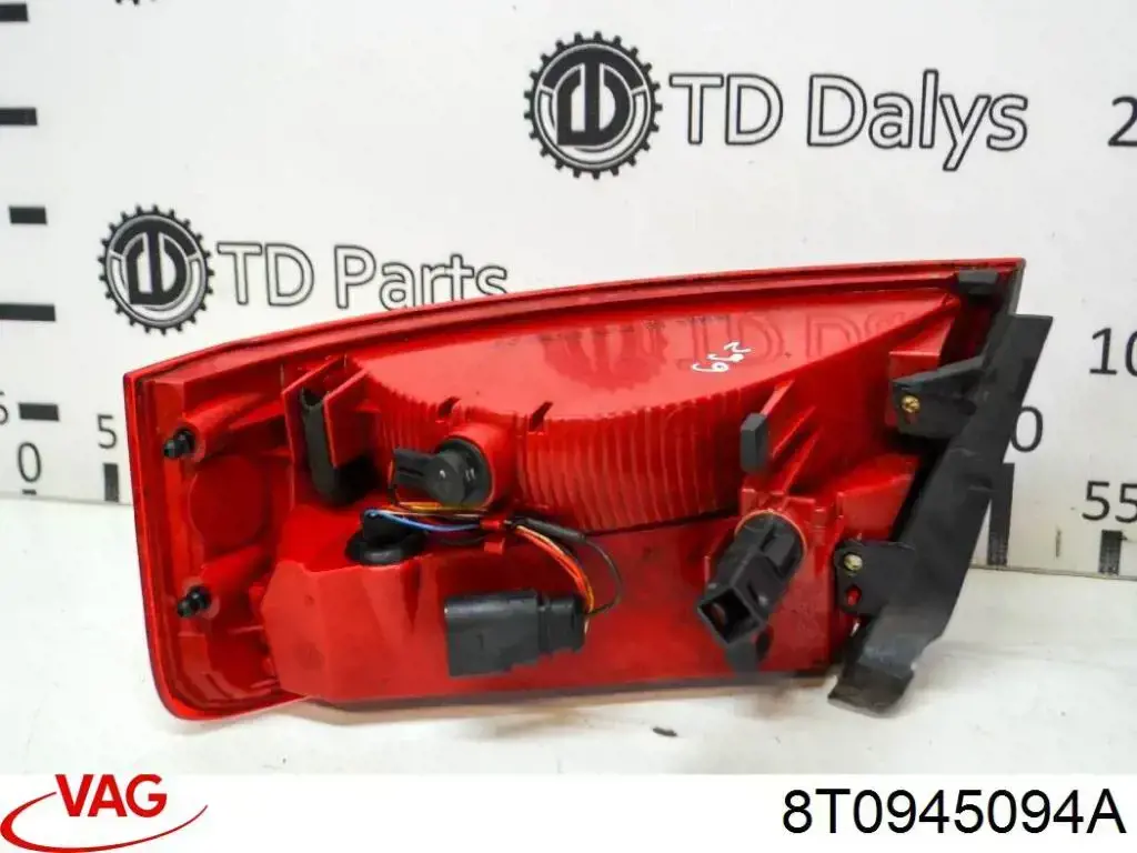 Piloto trasero interior derecho 8T0945094A VAG