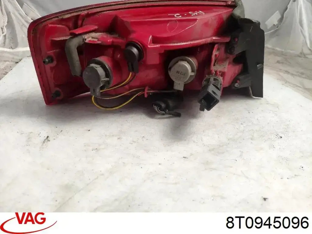Comprar 8T0945096 VAG Piloto trasero exterior derecho