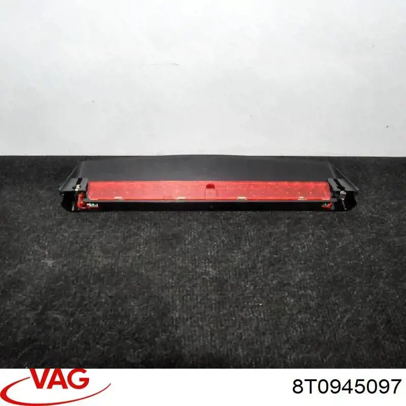 Tercera luz de freno 8T0945097 VAG