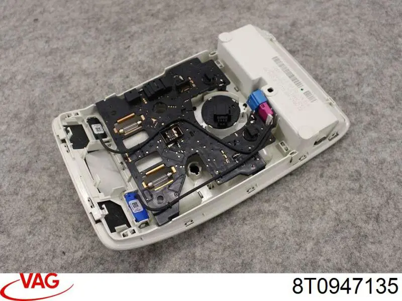 8T0947135 VAG Luz de techo interior (cabina)
