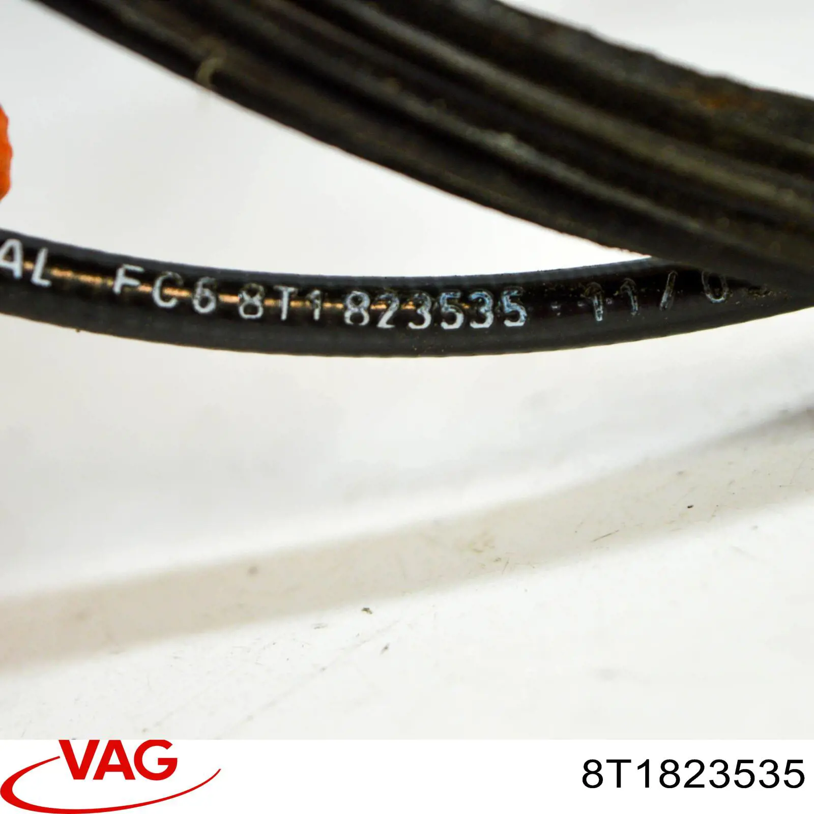 Cable de apertura del capó trasero VAG 8T1823535