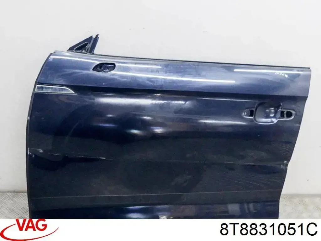8T8831051C VAG Puerta delantera
