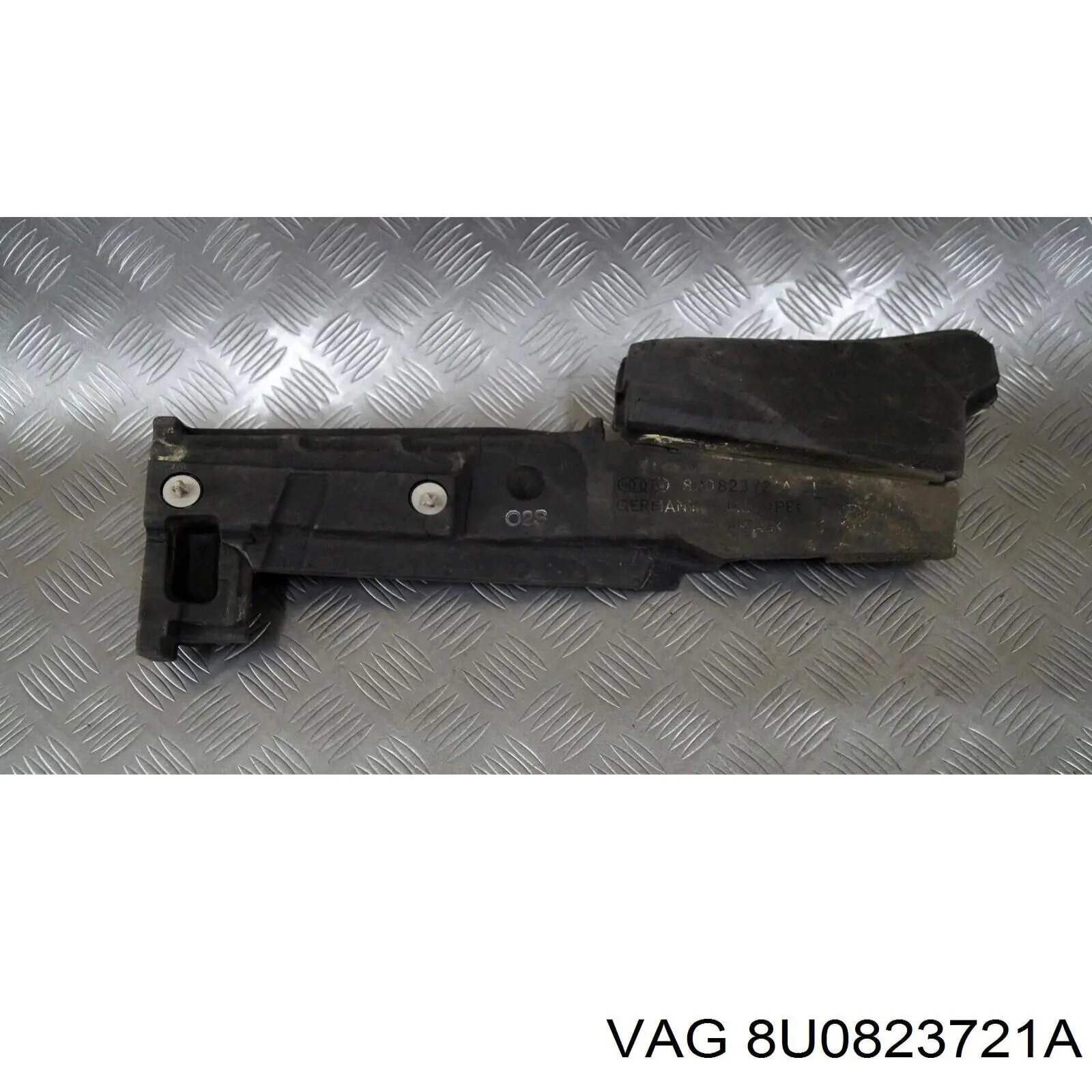 8U0823721A VAG 