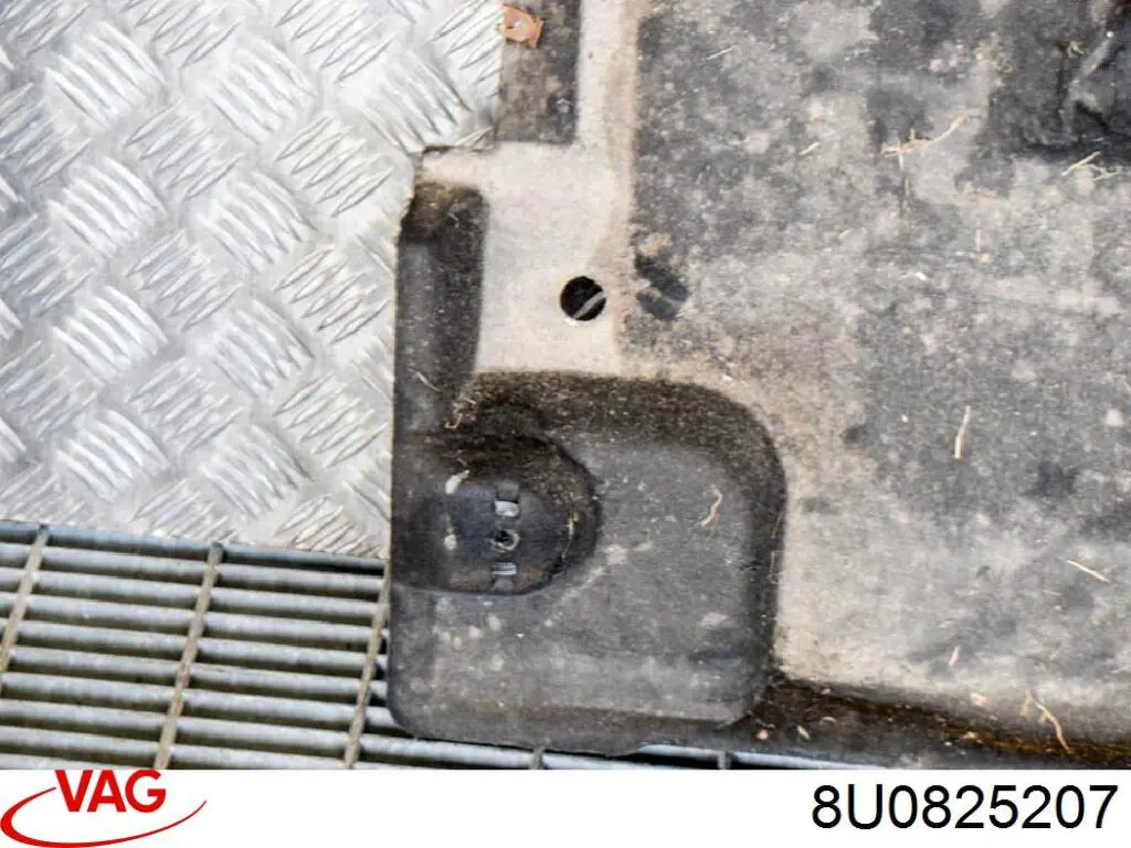 Protección inferior izquierda VAG 8U0825207