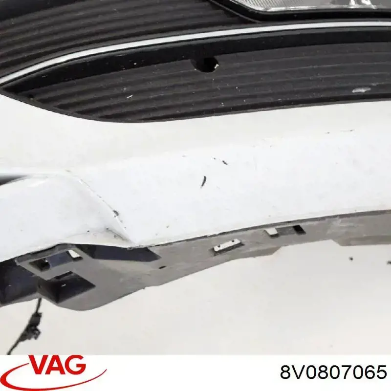 Paragolpes 8V0807065 VAG