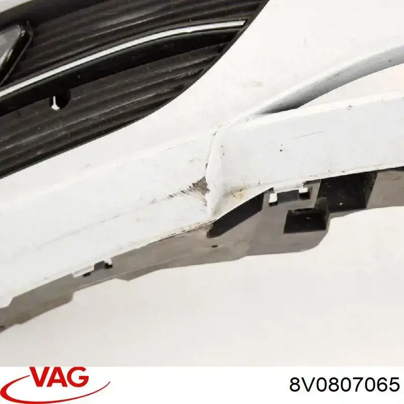 Comprar 8V0807065 VAG Defensa delantera