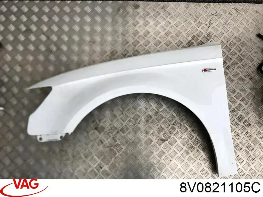 Aleta delantera izquierda VAG 8V0821105C precio, desde 131,25 EUR
