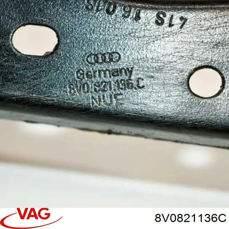Soporte delantero de guardabarros delantero derecho 8V0821136 VAG