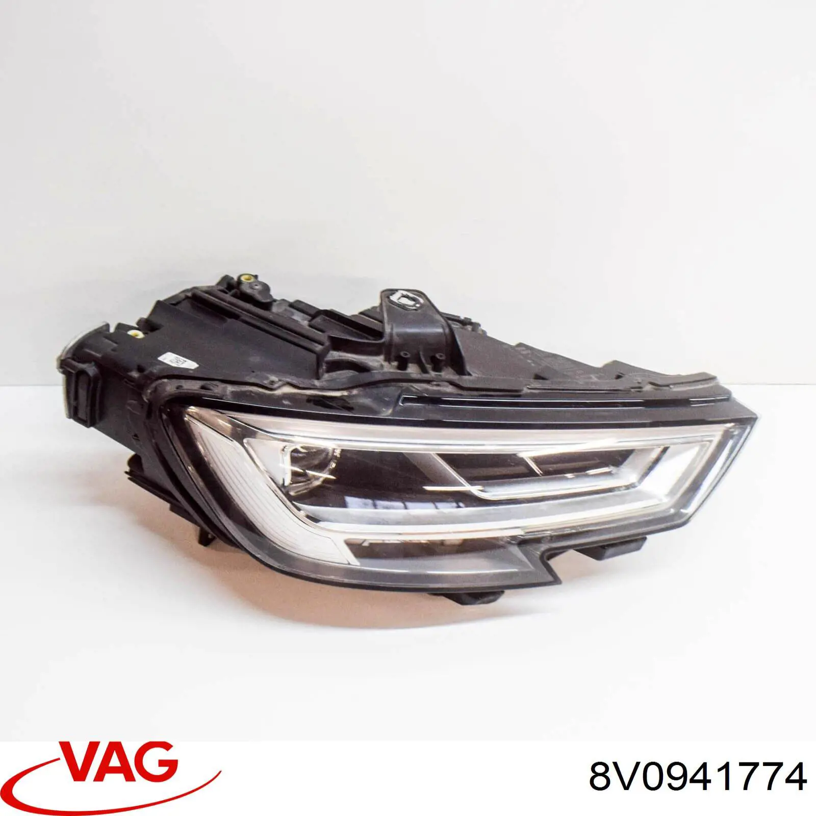 Faro derecho VAG 8V0941774 precio, desde 925,61 EUR