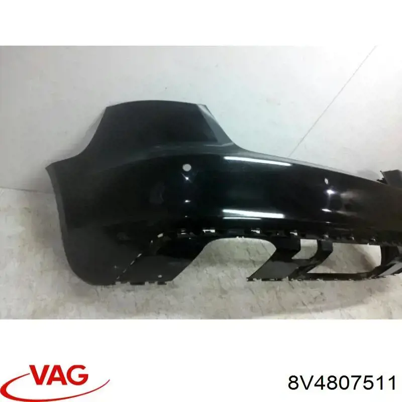 8V4807511 VAG Defensa trasero