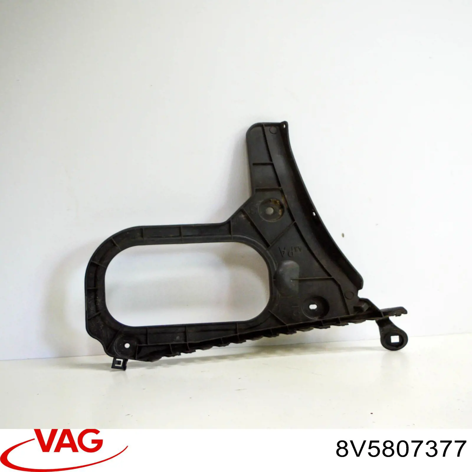 Guía izquierda del parachoques trasero VAG 8V5807377 precio, desde 9,39 EUR