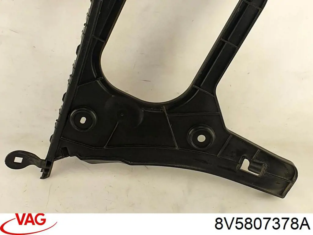 Guía derecha del parachoques trasero VAG 8V5807378A precio, desde 6,87 EUR