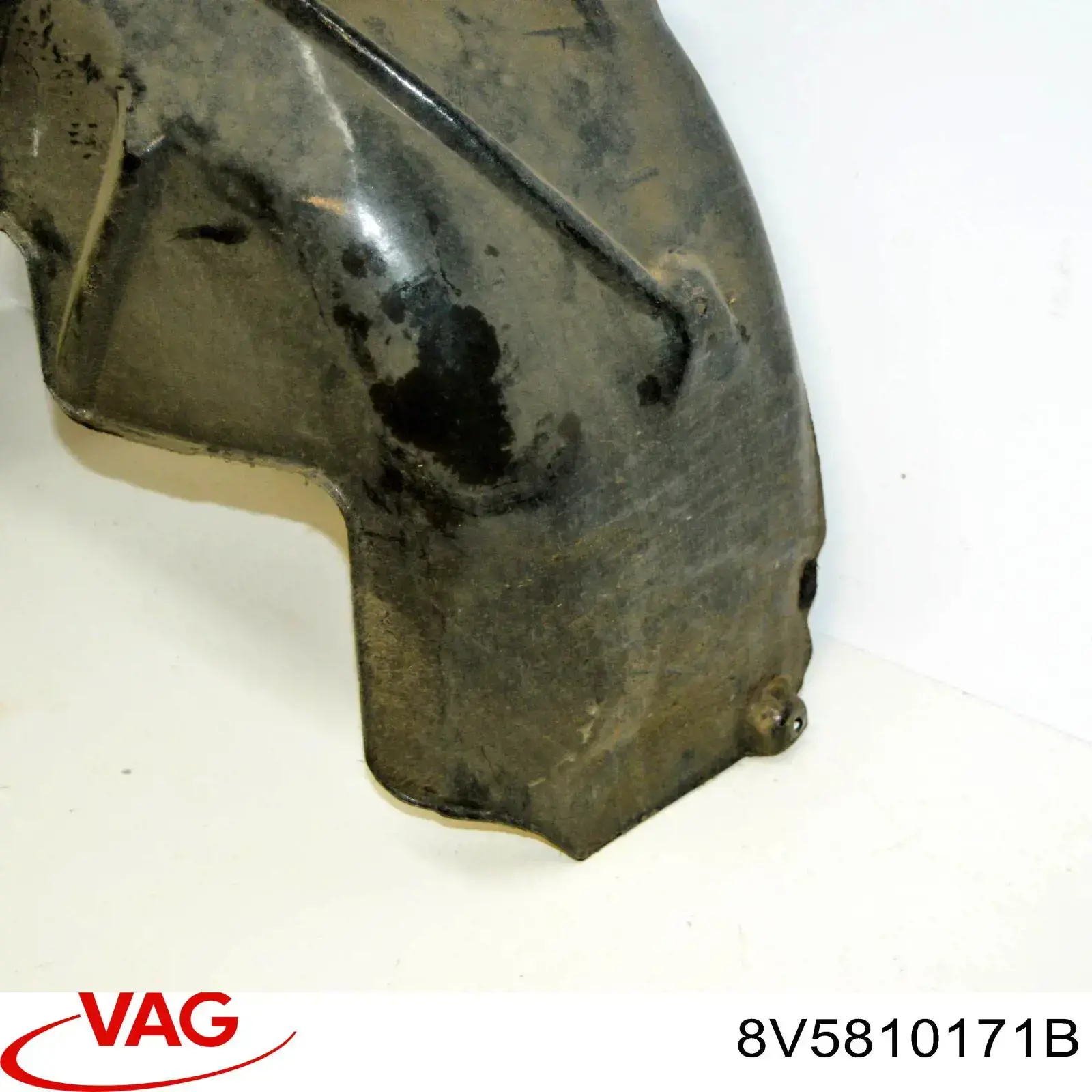 Revestimiento, pasarrueda trasera, izquierdo VAG 8V5810171B