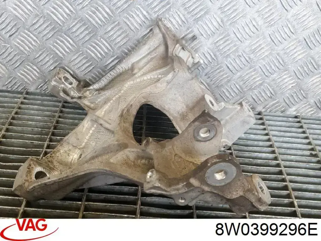 Soporte de viga delantera VAG 8W0399296E precio, desde 107,45 EUR