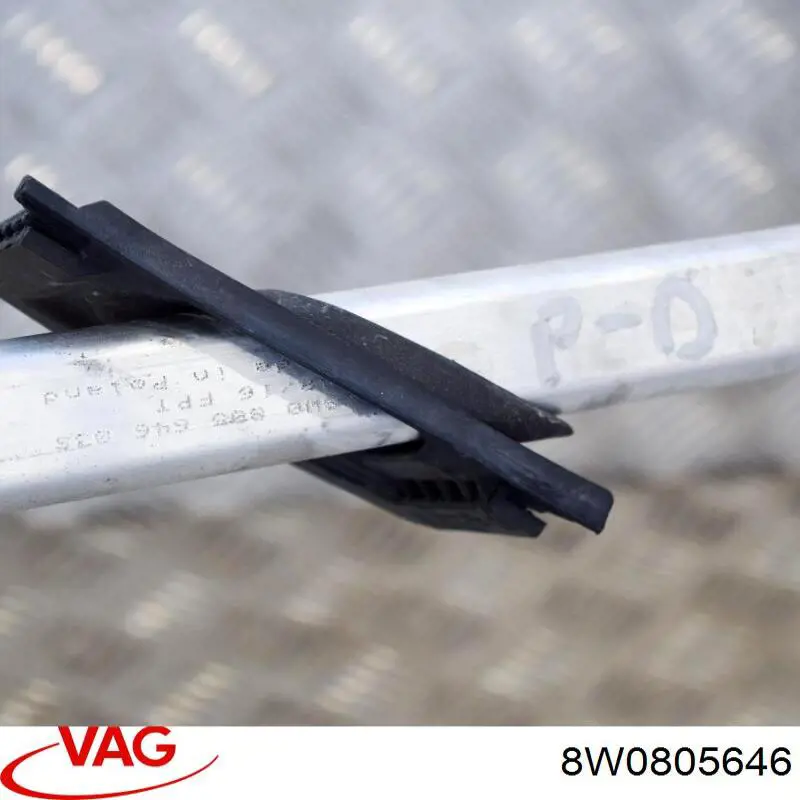 8W0805646 VAG Barra de refuerzo de torretas delanteras derecha