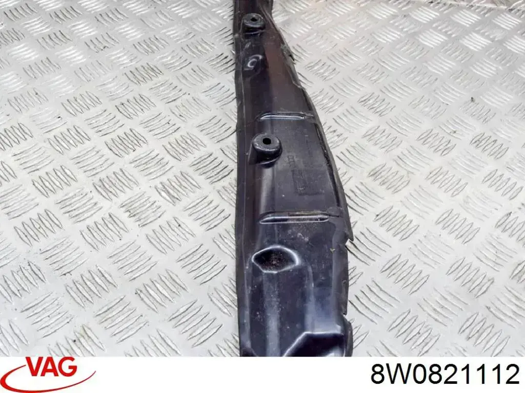 Sellado de guardabarros 8W0821112 VAG