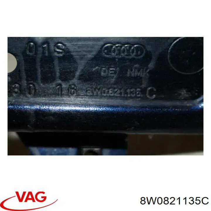 Soporte delantero izquierdo para aleta delantera 8W0821135C VAG