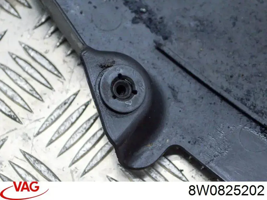 Protector de bajos delantero derecho 8W0825202 VAG