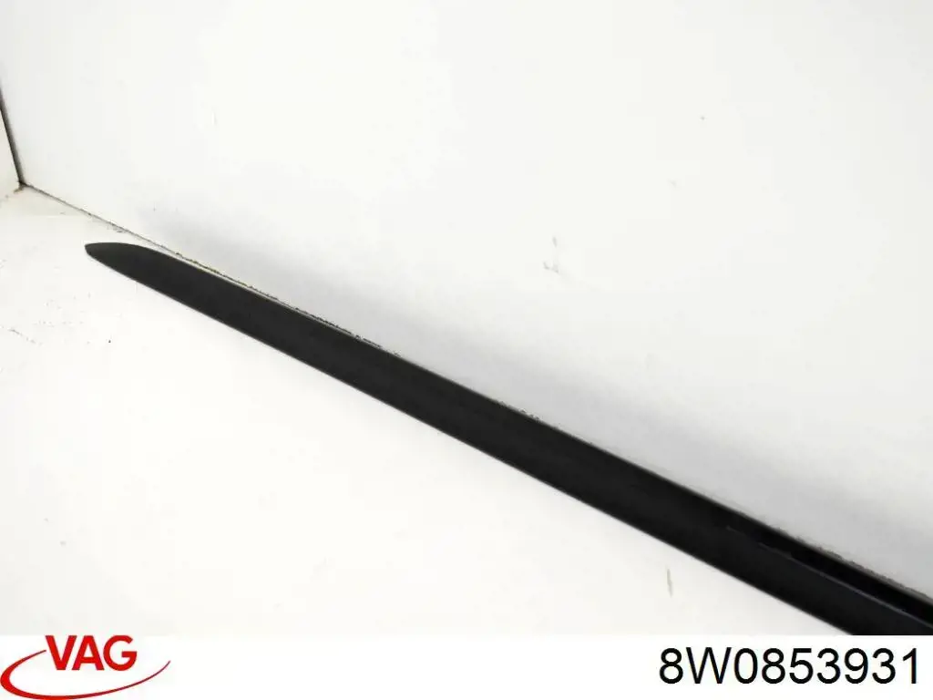 Moldura exterior izquierda del umbral VAG 8W0853931 precio, desde 75,85 EUR
