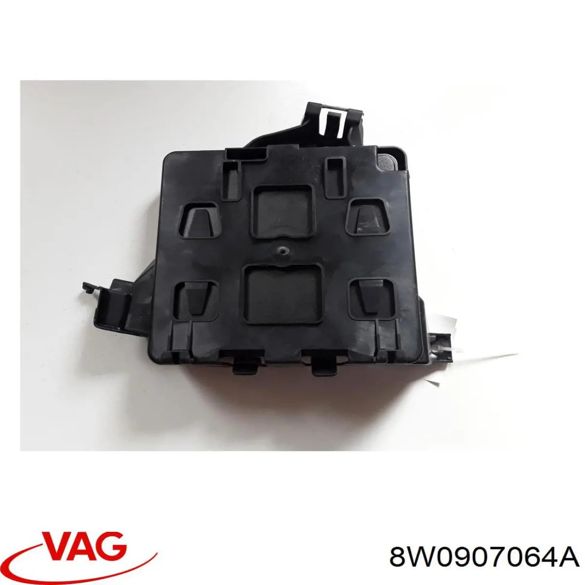 8W1907064CP VAG