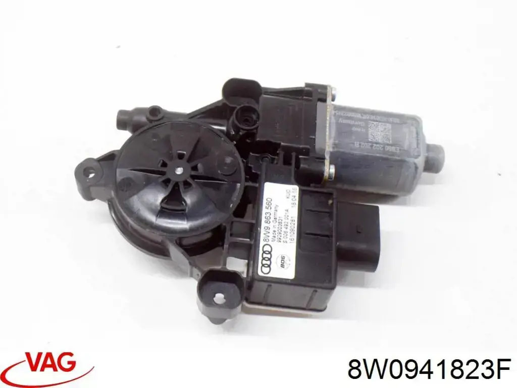 8W0941823F VAG Caja de relés y fusibles