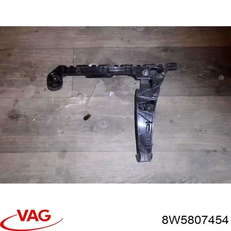 Guía derecha del parachoques trasero 8W5807454 VAG
